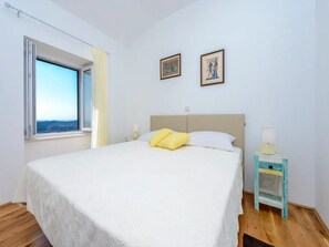 3 chambres, fer et planche à repasser, accès à Internet, literie fournie