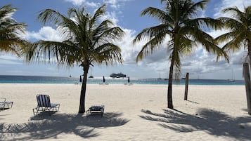 In StrandnĂ€he, StrandtĂŒcher