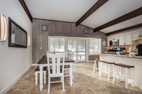 Fridge, microwave, stovetop, dishwasher - Breakaway A (Killington)