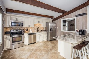 House, Multiple Beds, Patio | Private kitchen | Fridge, microwave, stovetop, dishwasher - Breakaway A (Killington)