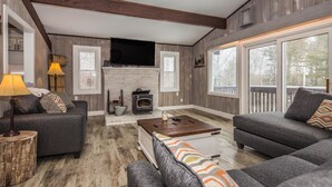 House, Multiple Beds, Patio | Living room | TV, fireplace - Breakaway A (Killington)