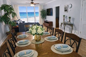 Dining - Beachfront 4BR 3BA Condo, Large Gulf-Front Balcony, Free Beach Chairs, Pier Park (Panama City Beach)