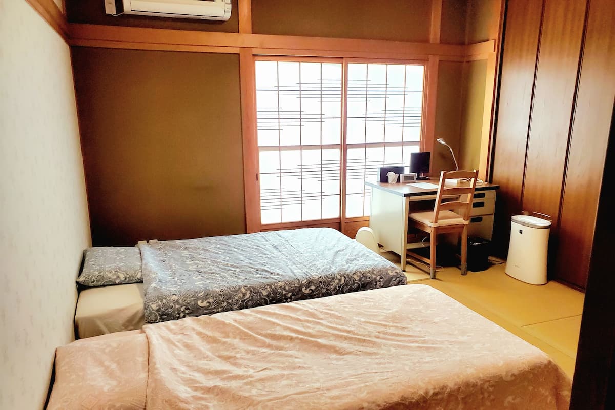 Traditionele Twin kamer (303, Japanese Style) | Individueel gedecoreerd, individueel gemeubileerd, een bureau