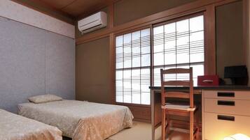 Japanese Style Room (303) | Individually decorated, individually furnished, desk, laptop workspace