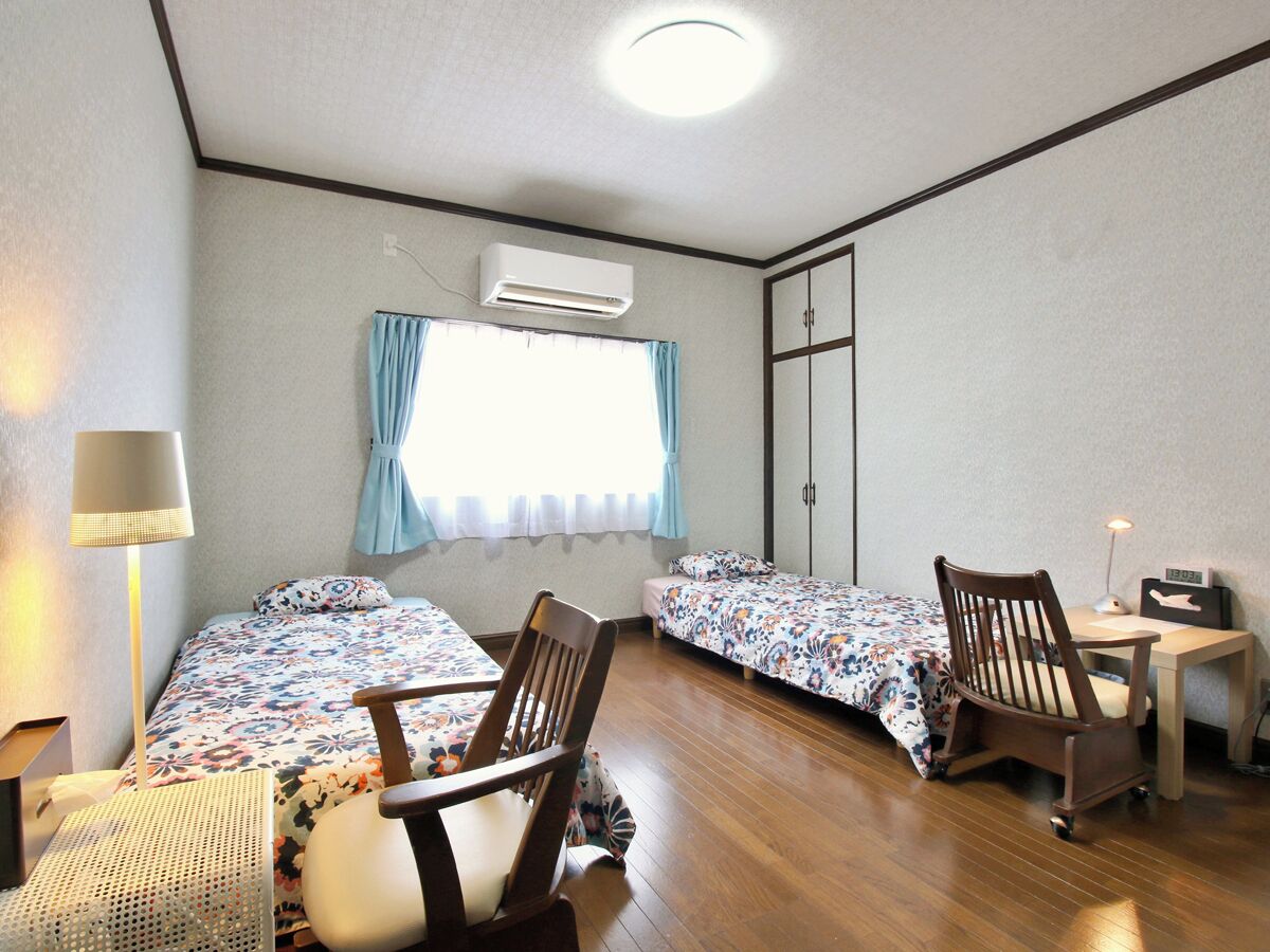 女性専用ドミトリー シングルベッド | 客室ごとに異なる装飾、客室ごとに異なるインテリア、デスク、ノートパソコン用作業スペース