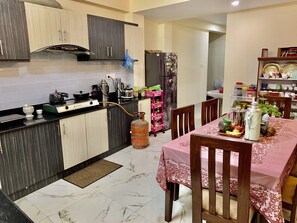 Shared kitchen - Sherpa Sweet Home (Kathmandu)