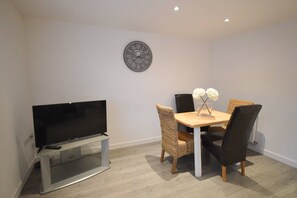 TV - Spacious 2 Bed Flat With Parking In Bedminster (Bristol)