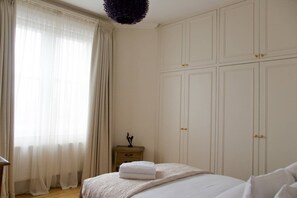 1 bedroom, bed sheets - Spacious 1 Bedroom Flat in Battersea Park (London)