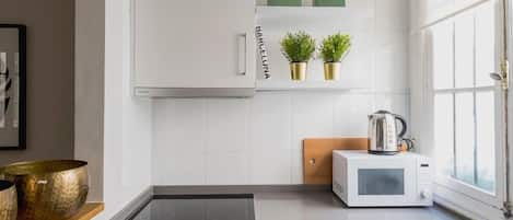 Apartment, 2 Schlafzimmer | Eigene Küche | Großer Kühlschrank, Mikrowelle, Herdplatte