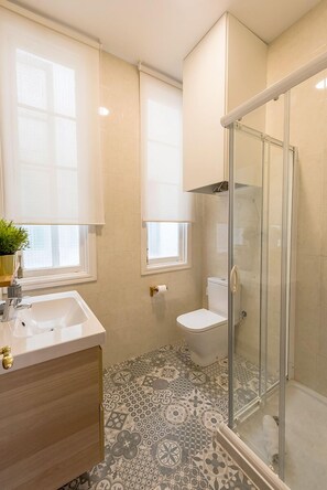 Apartment, 2 Bedrooms | Bathroom