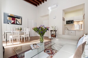 Apartment, 2 Bedrooms | Living room