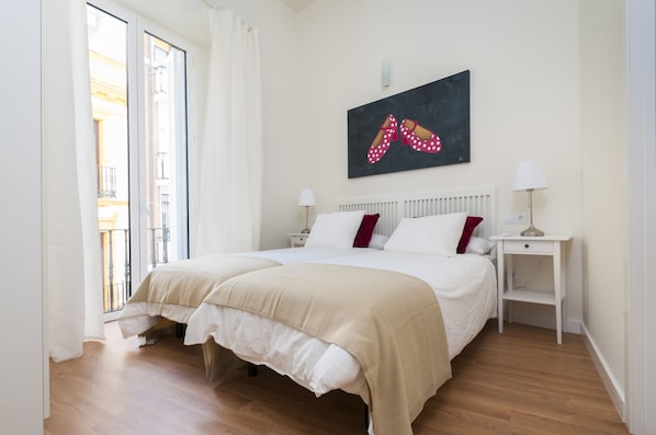 2 bedrooms, iron/ironing board, free WiFi, bed sheets - Prime Location 2 BD Apartement Next to the Town Hall Square. Zaragoza I (Seville)