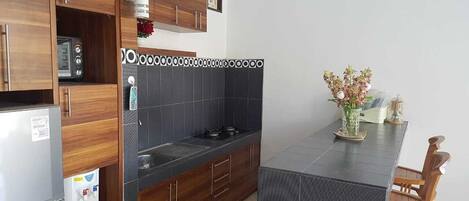Fridge, oven, stovetop