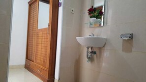 Towels, soap, shampoo, toilet paper - 2 Bedrooms Villa in Nice Green Environment (tabanan)