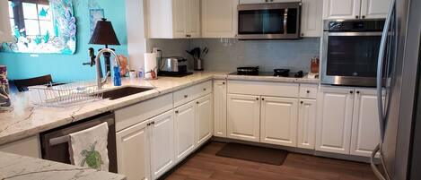 Coffee/tea maker, fridge, microwave, oven