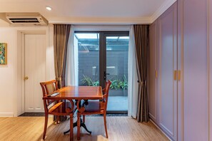 In-room dining - Ngan Ha Apartment 2 (Ho Chi Minh City)