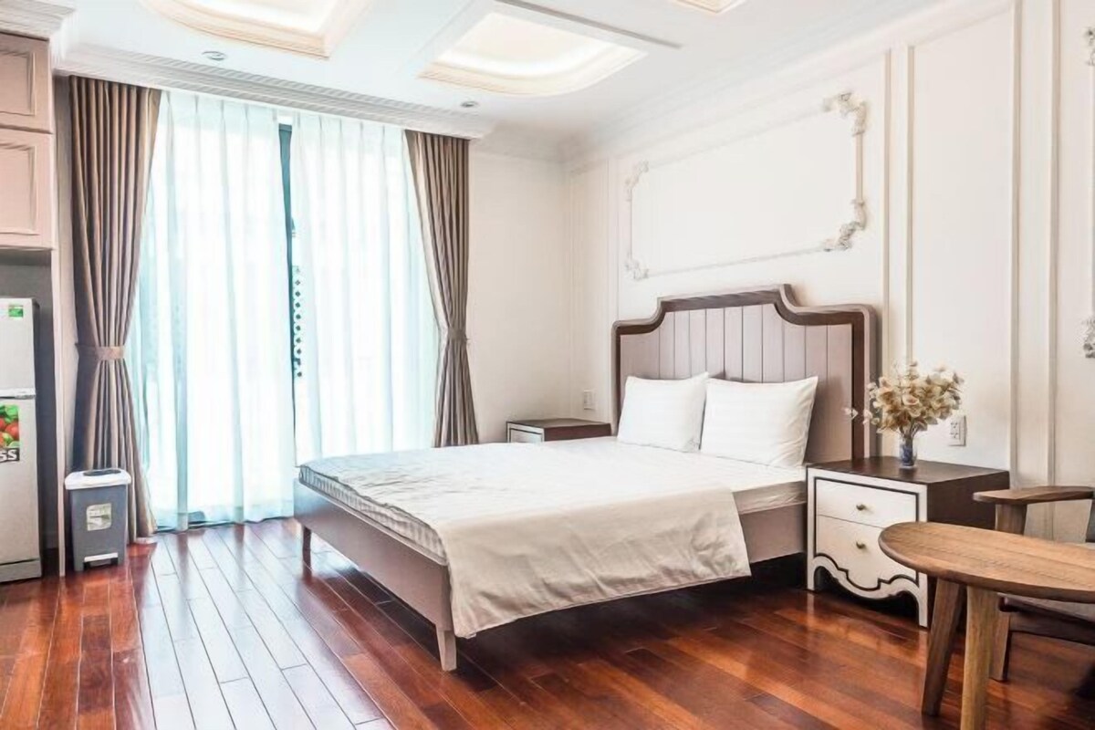 Luxe beddengoed, bedden met traagschuimmatras, een kluis op de kamer