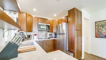 Fridge, microwave, coffee/tea maker, toaster