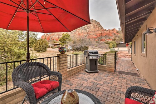 Walk to Trails! Sedona Casita w/ Fire Pit & Views