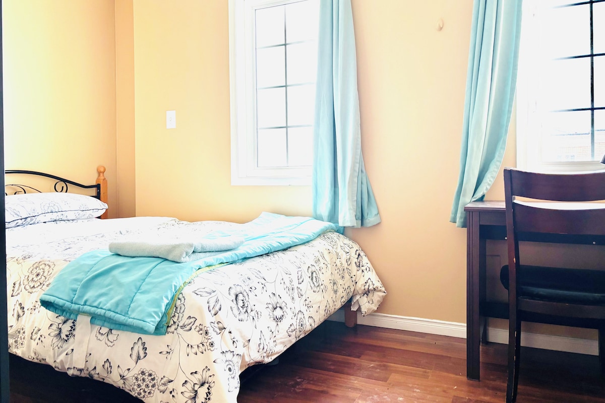Habitación básica | Sábanas de algodón egipcio, ropa de cama de alta calidad y edredón