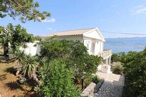Property grounds - Apartment Karla (39071-A1) (Silo - island Krk)