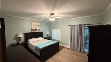 4 bedrooms, iron/ironing board, WiFi