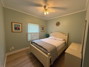 4 bedrooms, iron/ironing board, WiFi