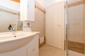 Shower, hair dryer, towels - melograno: with stunning lake view (Tignale)