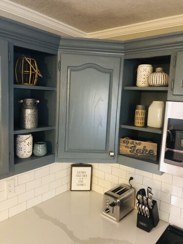 Newly Renovated Lake House with Large Dock-Fire pit-fish cleaning station