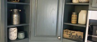 Newly Renovated Lake House with Large Dock-Fire pit-fish cleaning station