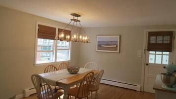 Nhà, nhiều giường, sân hiên, quang cảnh vườn | Bếp riêng | Tủ lạnh, lò vi sóng, bếp nấu, máy rửa bát