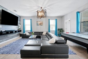 Smart TV, video games - Villa 9020 - Near Parks, Free Pool/Spa Heat, Game Rm, & PS5! UPDATED MAY 2026! (Champions Gate)