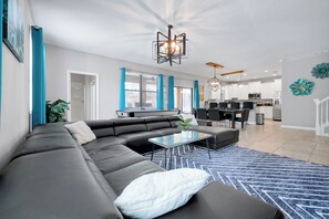 Smart TV, video games - Villa 9020 - Near Parks, Free Pool/Spa Heat, Game Rm, & PS5! UPDATED MAY 2026! (Champions Gate)