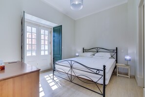 2 bedrooms, in-room safe, iron/ironing board, free WiFi