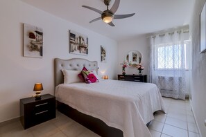 1 室のベッドルーム、アイロン / アイロン台、WiFi (無料)、ベッドシーツ