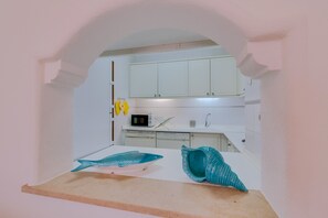 Kühlschrank, Mikrowelle, Ofen, Geschirrspüler