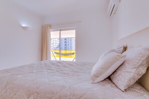 1 slaapkamer, een strijkplank/strijkijzer, gratis wifi, beddengoed