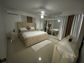 3 bedrooms, in-room safe, desk, iron/ironing board