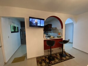 Geladeira, micro-ondas, fogão, cooktop