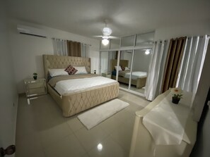 3 bedrooms, in-room safe, desk, iron/ironing board