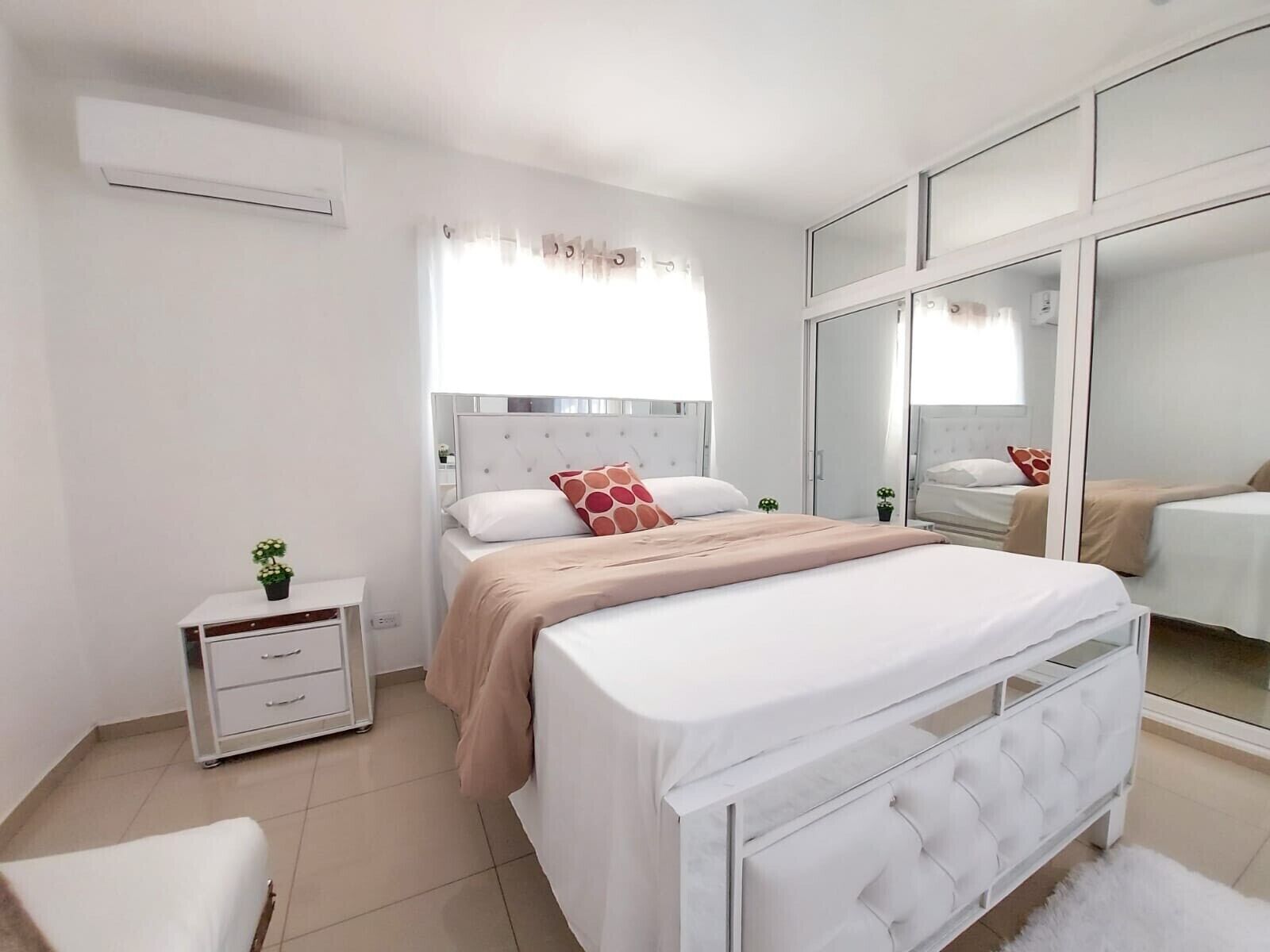 3 chambres, coffres-forts dans les chambres, bureau