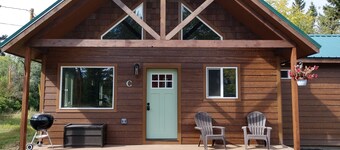 Beautiful cabin close to Glacier Park, Flathead Lake & Whitefish Mountain.