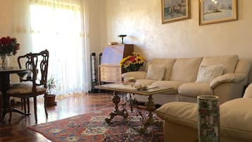 LCD-Fernseher, DVD-Player