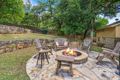Mi Rancho- 2 bed/2 bath-Hot tub, Fire pit, and Pinball machine!