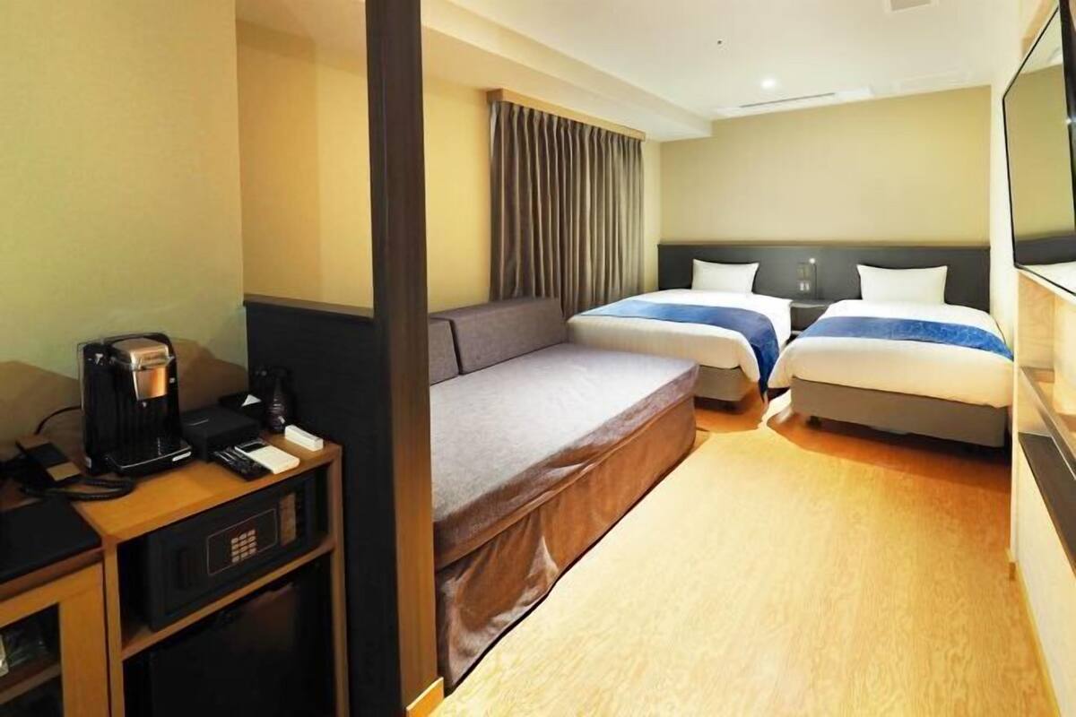 Blackout drapes, iron/ironing board, free WiFi, bed sheets