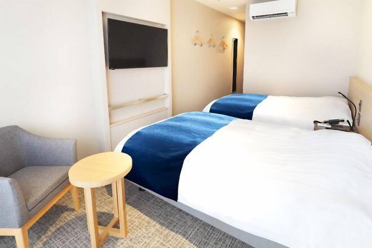 Blackout drapes, iron/ironing board, free WiFi, bed sheets