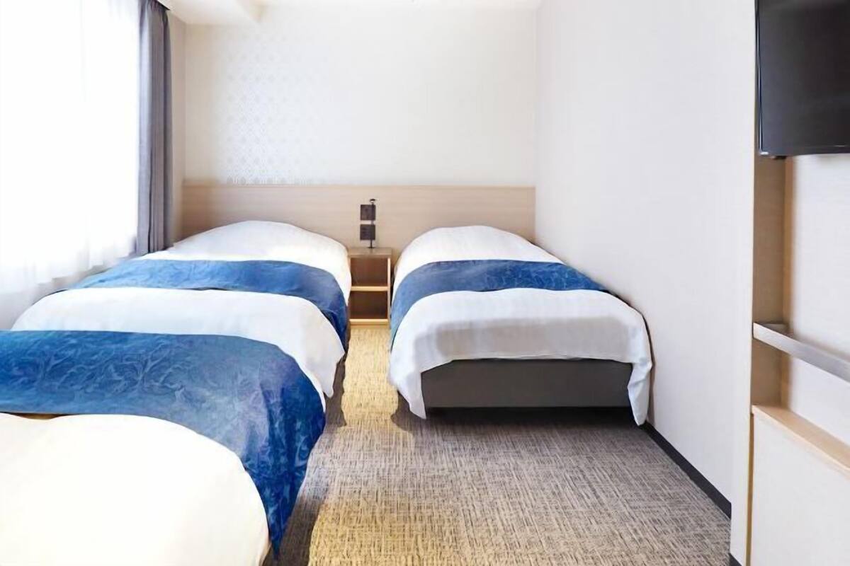 Blackout drapes, iron/ironing board, free WiFi, bed sheets