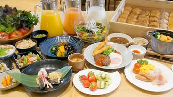 Daily buffet breakfast (JPY 2300 per person)