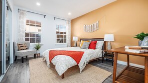 4 habitaciones, tabla de planchar con plancha, wifi y ropa de cama 