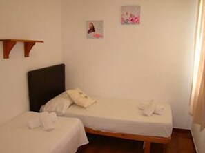 3 chambres, fer et planche à repasser, Wi-Fi gratuit, draps fournis
